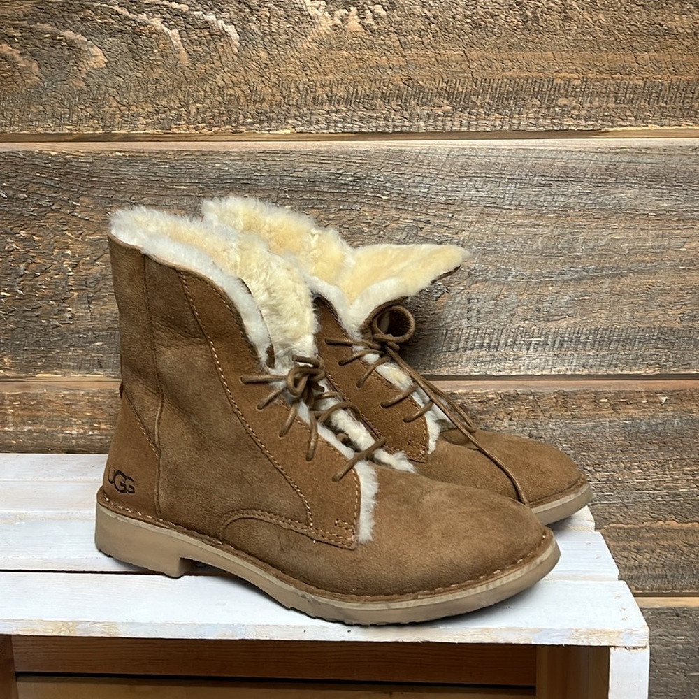 UGG Quincy Chestnut Brown Lace Up Fold Over Boots Women Size 7.5